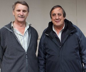 Links is voorsitter Christo Wessels saam met ‘n onlangse spreker by Gansbaai Fotografieklub, Wicus Leeuwner